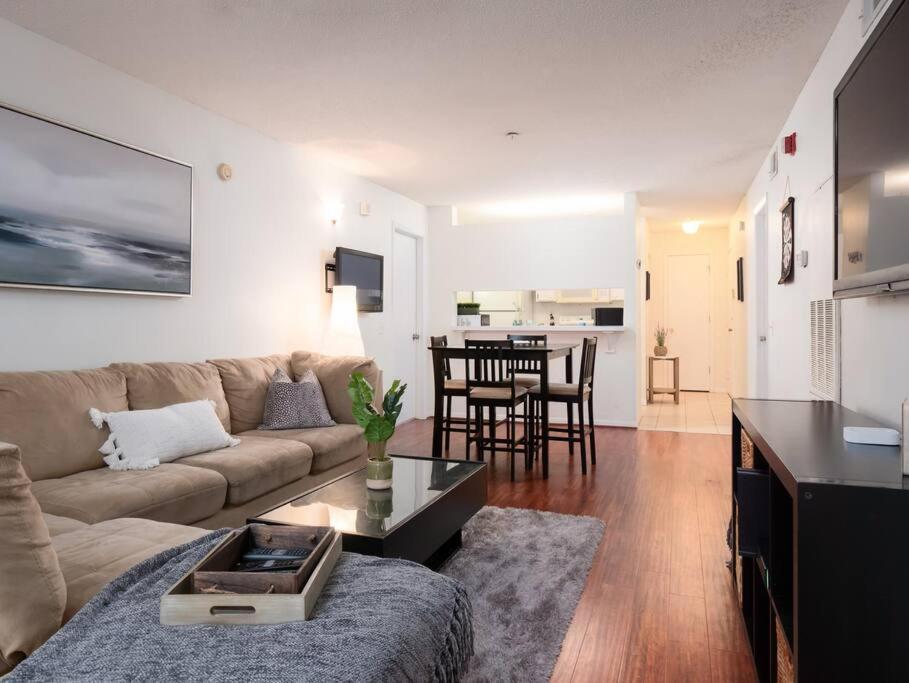 Spacious Condo Mins To Shands, University, & Downtown! 盖恩斯维尔 外观 照片