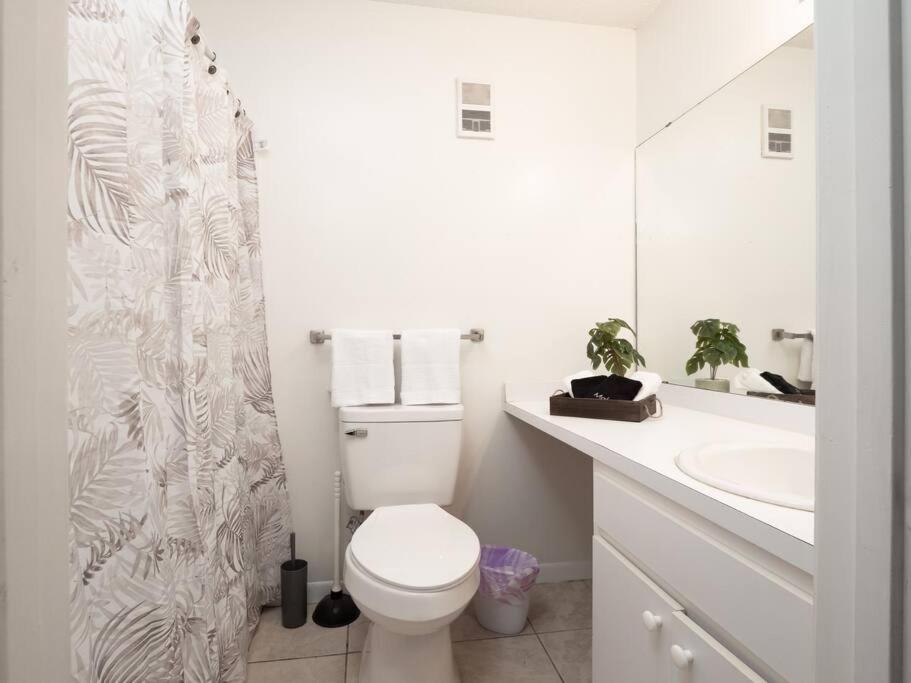 Spacious Condo Mins To Shands, University, & Downtown! 盖恩斯维尔 外观 照片