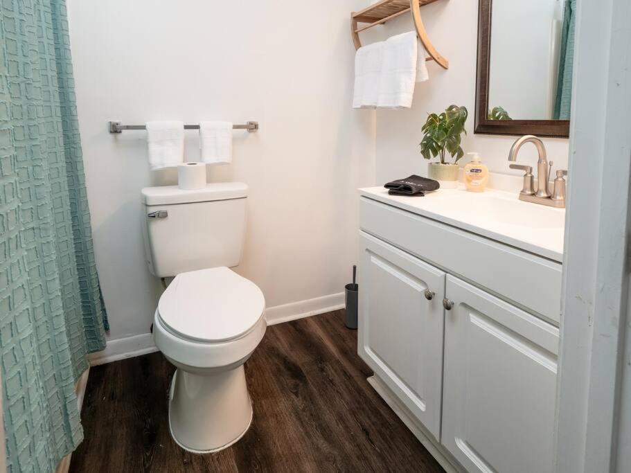 Spacious Condo Mins To Shands, University, & Downtown! 盖恩斯维尔 外观 照片