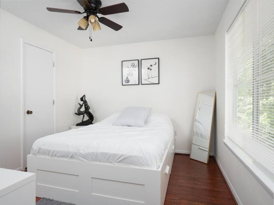 Spacious Condo Mins To Shands, University, & Downtown! 盖恩斯维尔 外观 照片
