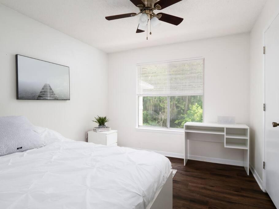 Spacious Condo Mins To Shands, University, & Downtown! 盖恩斯维尔 外观 照片